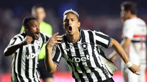 Capa de Botafogo arranca empate no fim contra São Paulo e Neto