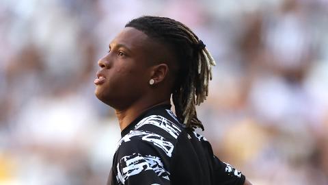 Capa de Danilo pede para não jogar e mantém mercado brasileiro aberto