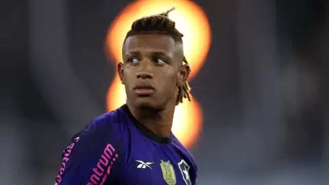 Capa de Danilo é cortado e vira desfalque do Botafogo contra o Corinthians