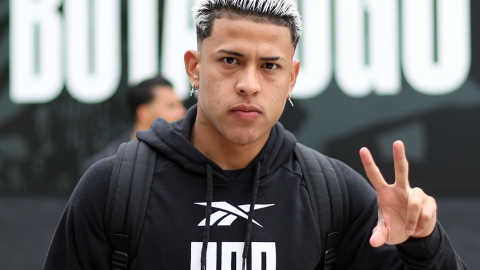 Capa de Botafogo encaminha venda, e Matheus Martins prepara o casaco para Moscou