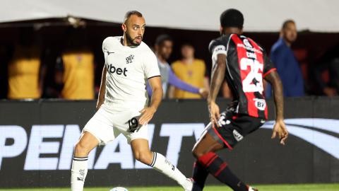 Capa de Huguinho em dia de Didi Mocó, Botafogo perde para o Vitória